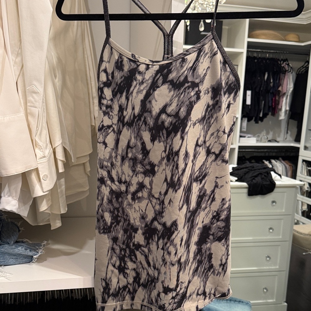Lululemon power y tank size 6